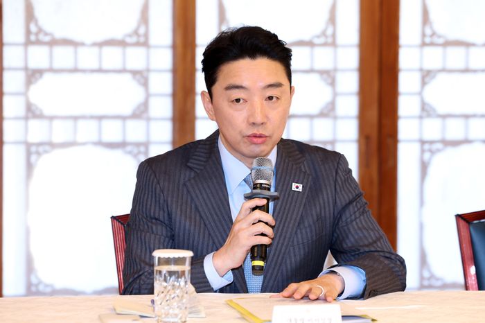 강훈식 청와대 비서실장이 8일 오후 서울 종로구 국무총리공관에서 열린 제6차 고위당정협의회에서 발언하고 있다. (공동취재)ⓒ뉴시스