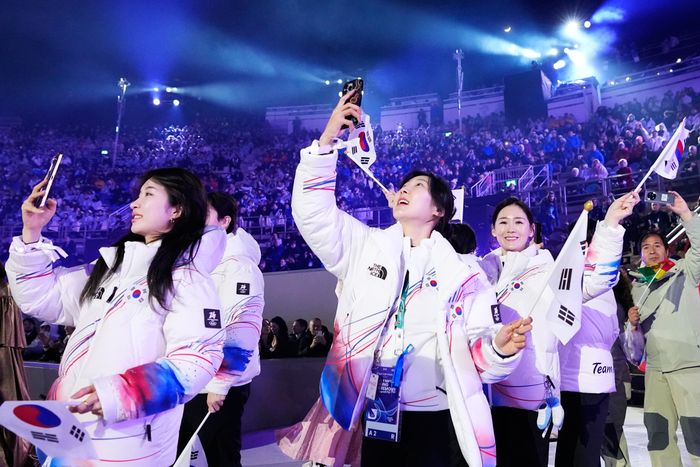 2026 밀라노·코르티나담페초 동계올림픽 폐회식에 참석한 한국 선수단. ⓒ AP=뉴시스