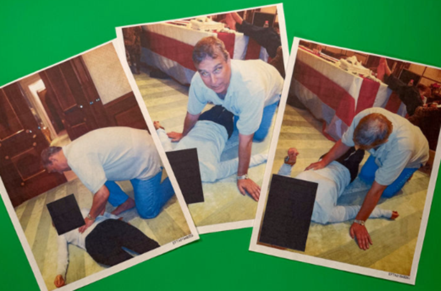 앤드루 마운트배튼-윈저(66)가 제프리 엡스타인의 뉴욕 자택에서 누워있는 여성의 신체에 손을대고 있다. ⓒAP/뉴시스