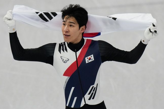 황대헌 은메달. ⓒ AP=뉴시스