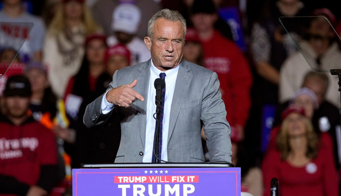 로보트 F. 케네디 주니어가 지난 2024년 11 1일 미국 위스콘신주 밀워키에서 도널드 트럼프 미국 대통령 당선인의 유세에서 연설하고 있다. ⓒAP/뉴시스