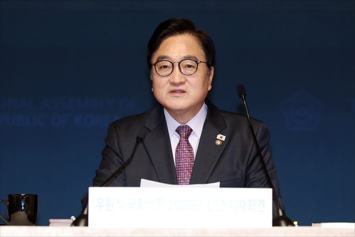 우원식 국회의장이 5일 오전 국회 사랑재에서 2026년 신년 기자회견을 하고 있다. ⓒ데일리안 홍금표 기자