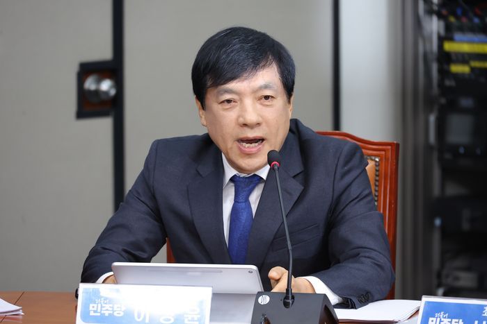 더불어민주당 이성윤 최고위원이 9일 국회에서 열린 최고위원회의에서 발언하고 있다. ⓒ연합뉴스