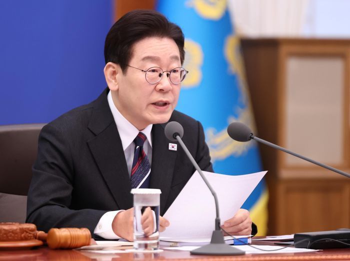 이재명 대통령이 24일 청와대에서 열린 국무회의에서 발언하고 있다. ⓒ뉴시스