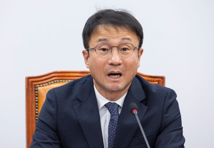 더불어민주당 한병도 원내대표가 국회에서 열린 정책조정회의에서 정책 운영 방향에 대해 말하고 있다. ⓒ연합뉴스