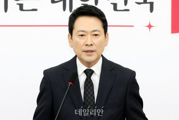 장동혁 국민의힘 대표가 지난 20일 오전 국회에서 윤석열 전 대통령의 내란 우두머리 1심 선고 결과 관련 입장을 발표하고 있다. ⓒ데일리안 홍금표 기자