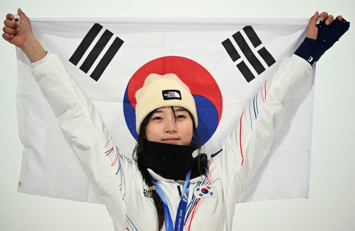 설상 첫 금메달을 획득한 스노보드 최가온. ⓒ REUTERS/연합뉴스