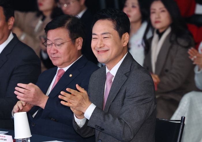 장동혁 국민의힘 대표가 지난 9일 서울 강서구 ASSA아트홀에서 열린 국민의힘 여성 정책 공모전 시상식에 참석해 박수치고 있다. ⓒ 뉴시스