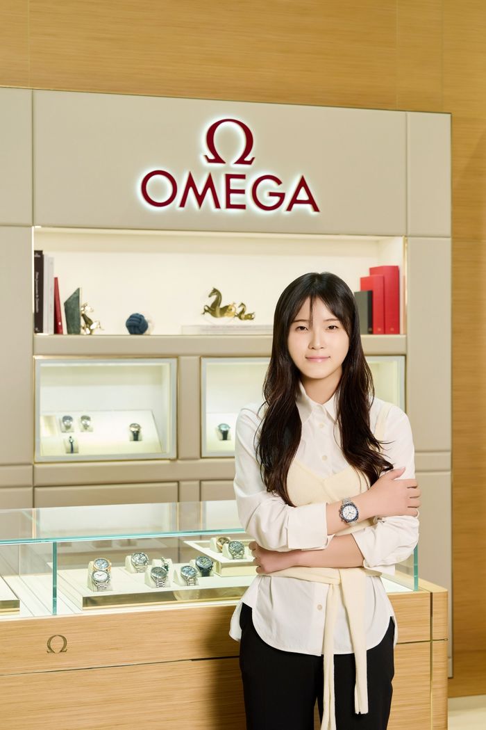 오메가 ‘스피드마스터 38mm 밀라노 코르티나 2026’을 착용한 최가온. ⓒ 오메가