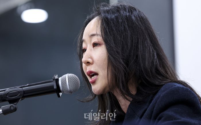 민희진 오케이 레코즈 대표가 지난 25일 오후 서울 종로구 교원챌린지홀에서 언론 기자회견에서 입장을 밝히고 있다. ⓒ데일리안 방규현 기자