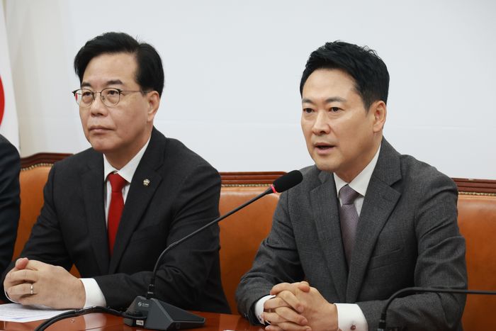 장동혁 국민의힘 대표가 23일 국회에서 열린 최고위원회의에서 발언하고 있다. ⓒ뉴시스