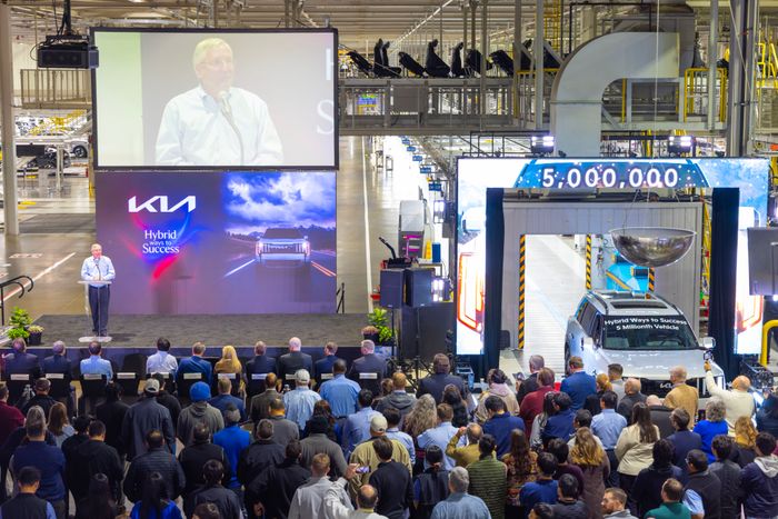 기아 조지아가 2027년형 기아 텔루라이드 HEV 출시와 공장 누적 생산 500만 대 달성을 기념하고 있다.ⓒ기아