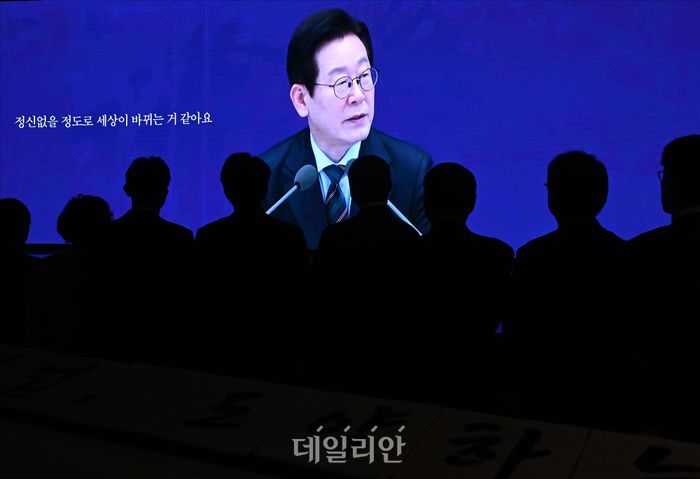 김민석 국무총리를 비롯한 경제계 인사들이 2일 오후 서울 중구 대한상공회의소 국제회의장에서 열린