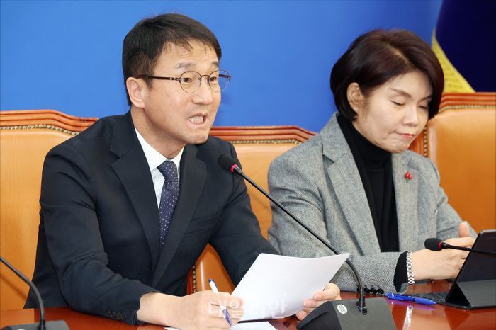 한병도 더불어민주당 원내대표가 국회에서 열린 더불어민주당 원내대책회의에서 모두발언을 하고 있다. ⓒ데일리안 홍금표 기자