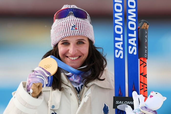 바이애슬론 여자 15km 개인 종목 우승을 차지한 시몽. ⓒ Xinhua=뉴시스