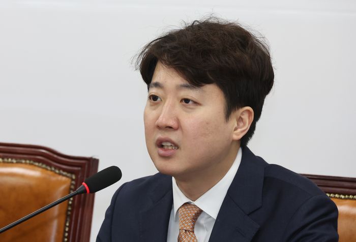 이준석 개혁신당 대표가 지난 9일 오전 국회에서 열린 최고위원회의에서 발언을 하고 있다. ⓒ뉴시스