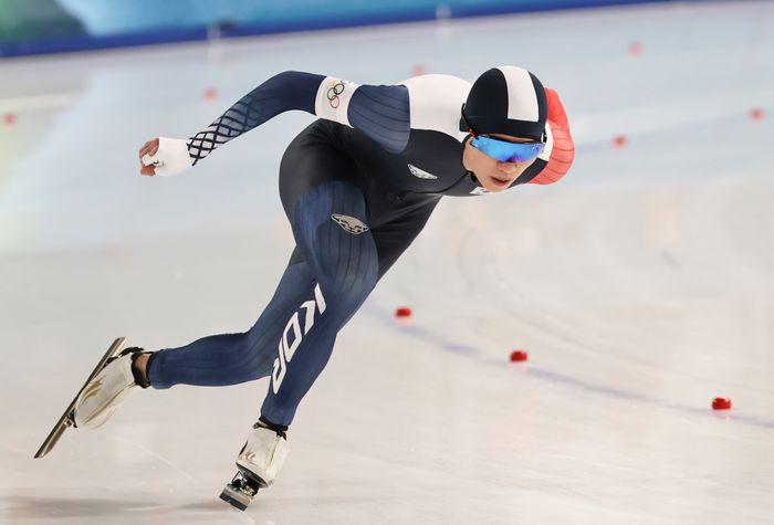 대한민국 스피드스케이팅 정재원이 19일(현지시각) 이탈리아 밀라노 스피드스케이팅 스타디움에서 열린 2026 밀라노·코르티나 담페초 동계올림픽 스피드 스케이팅 남자 1500m 경기에서 역주하고 있다. ⓒ 뉴시스
