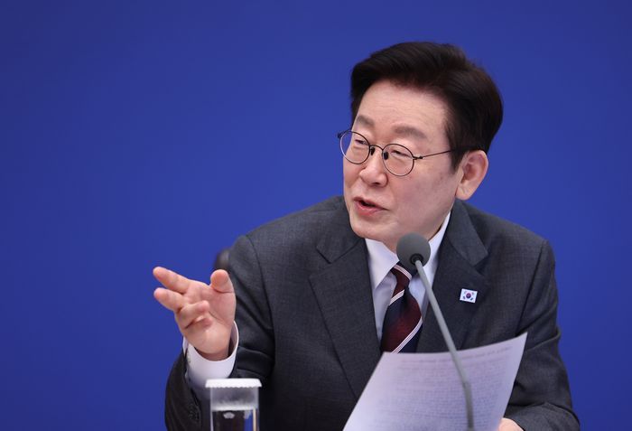 이재명 대통령이 3일 청와대에서 열린 국무회의에서 발언하고 있다. ⓒ연합뉴스