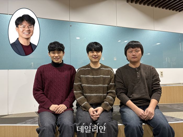 (왼쪽부터)김우연 KAIST 교수, 우제헌 KISTI 박사, 김성환 KAIST 박사, 김준형 박사과정.ⓒ KAIST