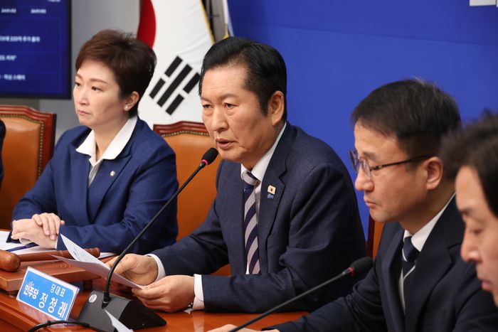 정청래 더불어민주당 대표가 2일 오전 국회에서 열린 최고위원회의에서 발언을 하고 있다. ⓒ뉴시스