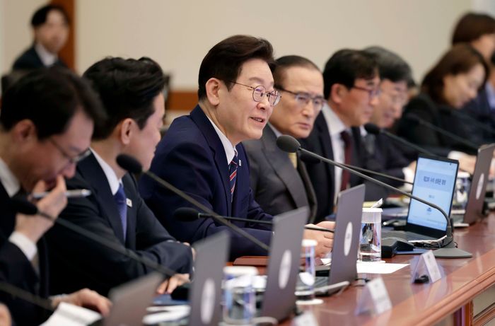 이재명 대통령이 12일 청와대에서 열린 수석보좌관회의에서 발언하고 있다. ⓒ뉴시스