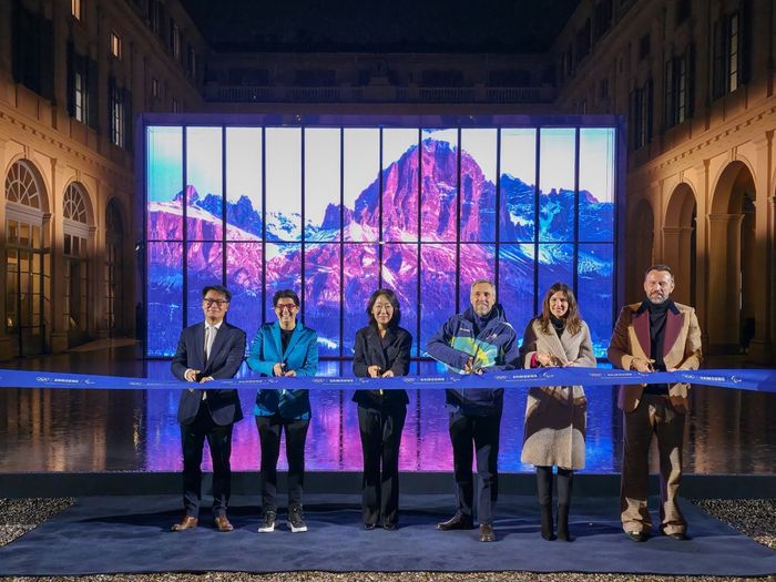 삼성하우스 개관식 (왼쪽부터) 성일경 삼성전자 유럽총괄, 앤 소피 부마드 IOC TV 및 마케팅 서비스 부문 총괄, 최승은 삼성전자 모바일 마케팅 센터장, 안드레아 바르니에 2026 밀라노 코르티나 동계올림픽 조직위원회 CEO, 페데리카 피키 롬바르디아주 청소년·스포츠 담당 차관, 마우로 포르치니 삼성전자 DX부문 CDOⓒ삼성전자