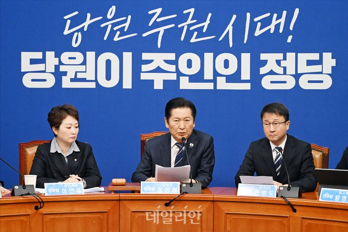 정청래 더불어민주당 대표가 지난 4일 오전 국회에서 열린 최고위원회의에서 발언하고 있다. ⓒ데일리안 홍금표 기자