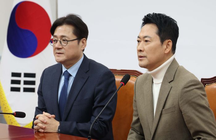 장동혁 국민의힘 대표가 5일 오전 국회에서 홍익표 청와대 정무수석을 접견하며 인사말을 하고 있다. ⓒ뉴시스