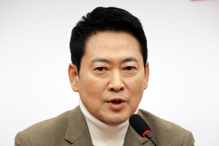 장동혁 국민의힘 대표가 5일 국회에서 열린 최고위원회의에서 발언하고 있다. ⓒ뉴시스