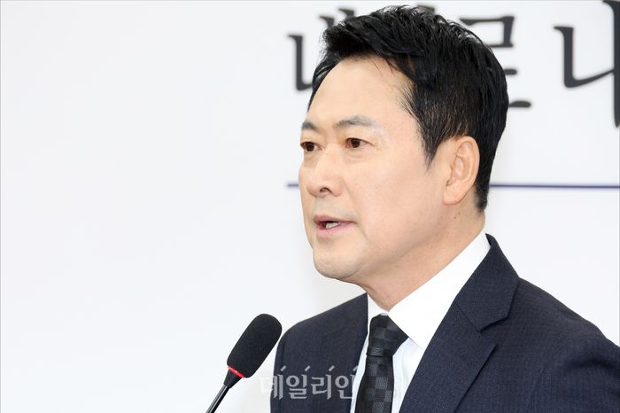 장동혁 국민의힘 대표가 지난 20일 오전 국회에서 윤석열 전 대통령의 내란 우두머리 1심 선고 결과 관련 입장을 발표하고 있다. ⓒ데일리안 홍금표 기자