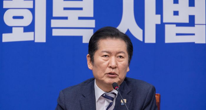 더불어민주당 정청래 대표가 지난 13일 국회에서 열린 최고위원회의에서 전날 이재명 대통령과의 오찬 회동에 불참한 국민의힘 장동혁 대표의 결정에 대해 강하게 비판하고 있다. ⓒ연합뉴스
