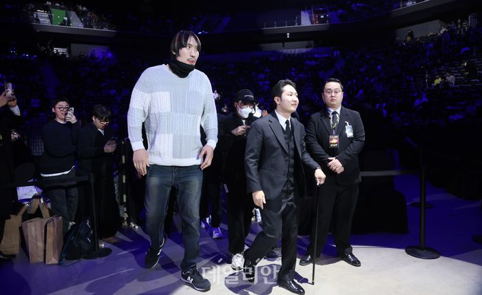 최홍만과 검정 대표. ⓒ데일리안 방규현 기자