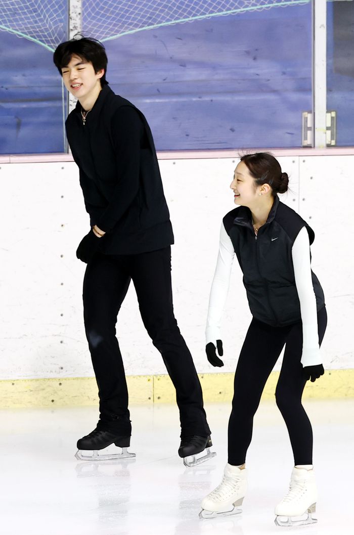 훈련하는 차준환과 신지아. ⓒ 뉴시스