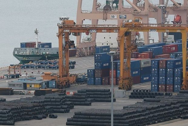 평택항에 쌓여 있는 철강 제품. ⓒ 연합뉴스ⓒ