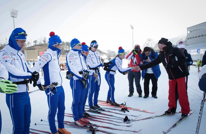 2016년 대한스키협회장을 맡았을 당시 크로스컨트리 국가대표 선수들을 격려 하는 신동빈 회장. ⓒ 롯데 그룹
