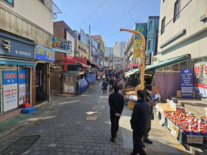 서울 동작구 사당동에 위치한 남성사계시장 입구 ⓒ데일리안 민단비 기자