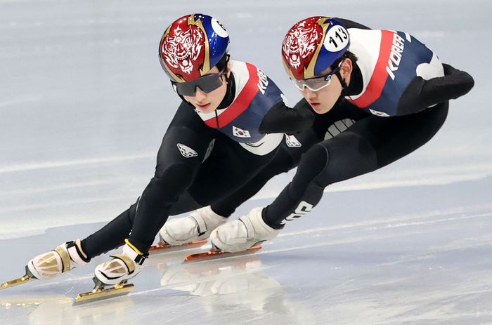 대한민국 쇼트트랙 대표팀 김길리, 임종언이 11일(현지시각) 이탈리아 밀라노 아이스스케이팅 아레나에서 훈련을 하고 있다. ⓒ 뉴시스