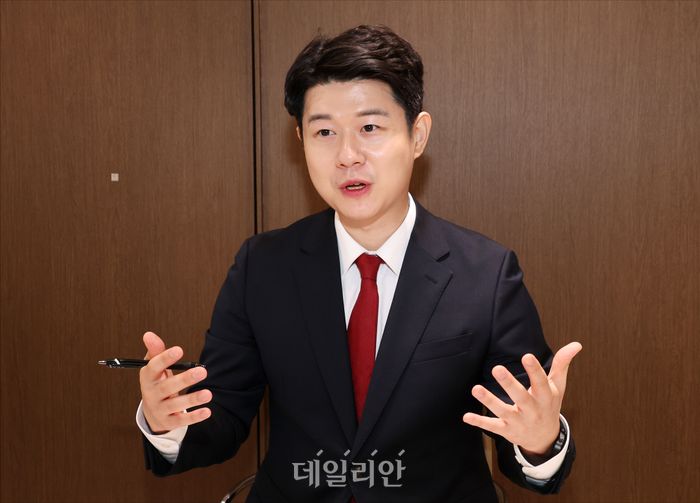 김동현 국민의힘 서울시의원 출마예정자가 지난 11일 오후 서울 여의도의 한 카페에서 데일리안과 인터뷰를 하고 있다. ⓒ데일리안 홍금표 기자