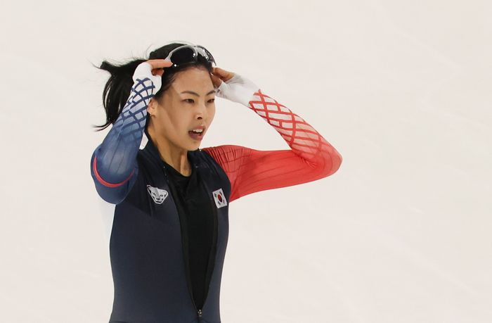 스피드스케이팅 이나현이 9일(현지시각) 이탈리아 밀라노 스피드스케이팅 아레나에서 열린 2026 밀라노코르티나 담페초 동계올림픽 스피드스케이팅 1000m 여자 경기를 마치고 아쉬워하고 있다. ⓒ 뉴시스