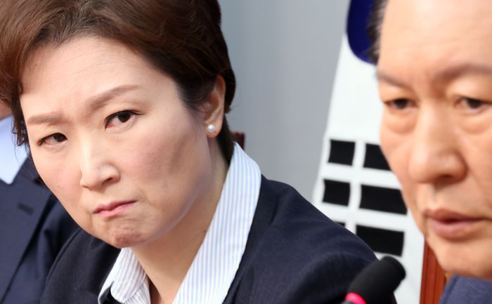이언주 더불어민주당 최고위원이 6일 오전 국회에서 열린 최고위원회의에서 정청래 대표가 