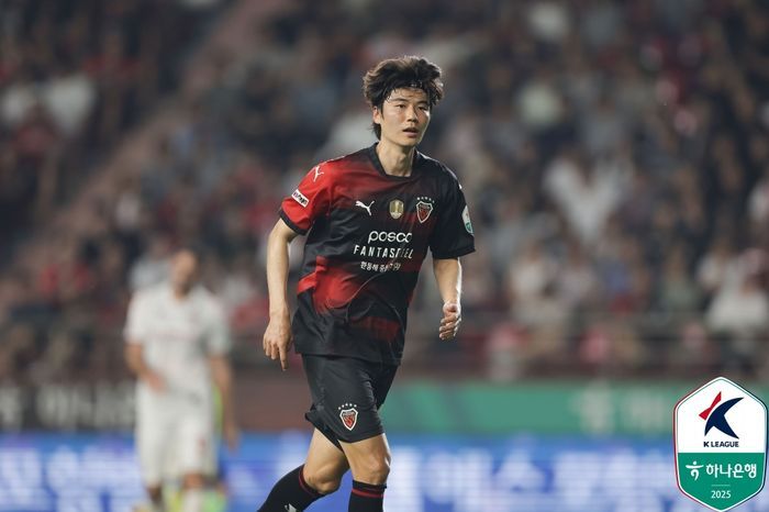 포항스틸러스 유니폼 입은 기성용.ⓒ 한국프로축구연맹