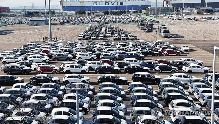 지난 1월27일 경기도 평택항에 선적을 위해 대기하고 수출용 차량. ⓒ 연합뉴스