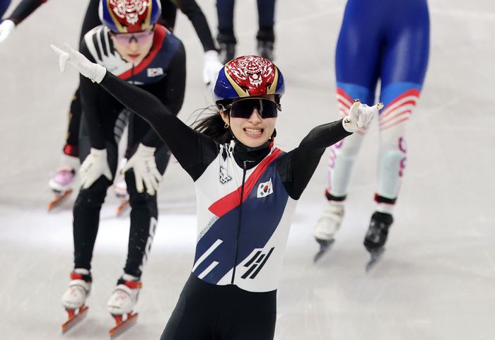 20일(현지시각) 이탈리아 밀라노 아이스 스케이팅 아레나 경기장에서 열린 2026 밀라노·코르티나담페초 동계올림픽 쇼트트랙 여자 1500m 결승에서 김길리가 금메달을 획득한 뒤 포효하고 있다. ⓒ 뉴시스