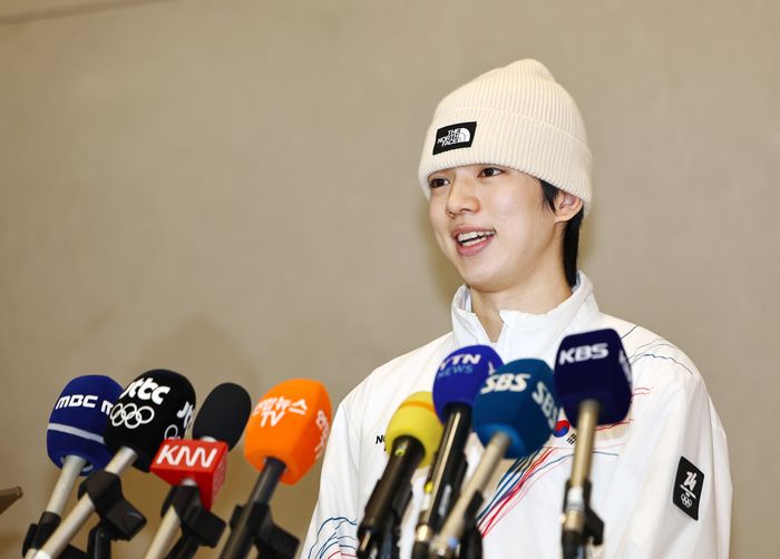 피겨스케이팅 국가대표 차준환이 23일 오후 인천국제공항 제2여객터미널에서 2026 밀라노·코르티나 동계올림픽을 마치고 귀국한 뒤 기자회견하고 있다. ⓒ 뉴시스