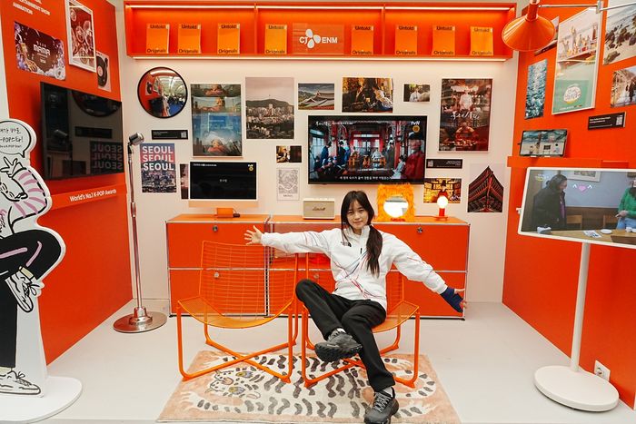 최가온이 코리아하우스에서 후원사 CJ의 부스들을 방문해 즐거운 시간을 보냈다. ⓒ CJ