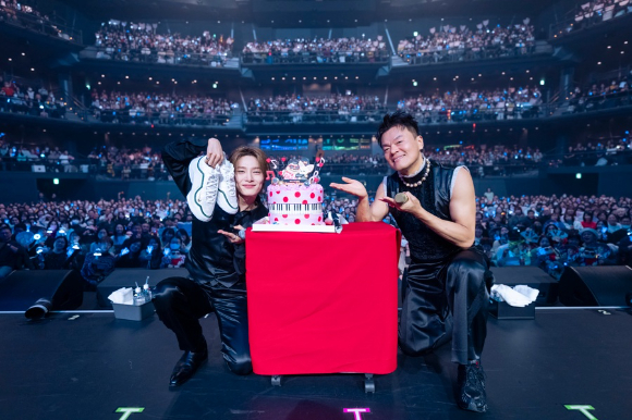 &nbsp;   Exclusive shots from J.Y. Park\'s Tokyo concert [Credit: JYP Entertainment]