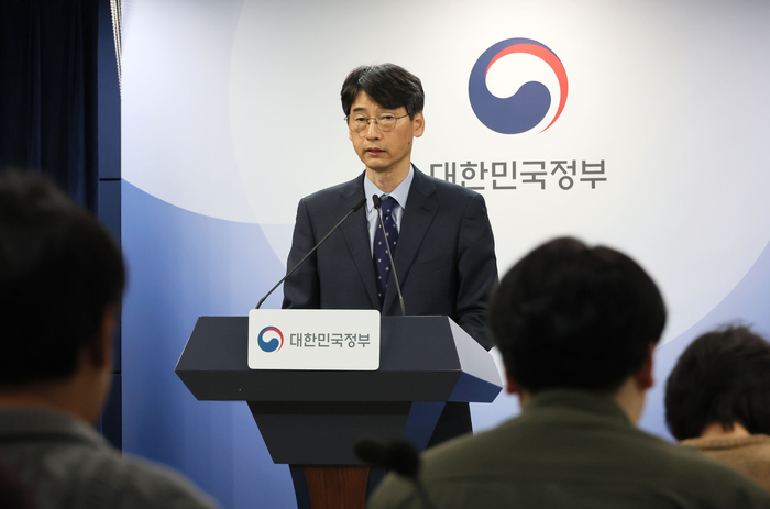 김경만 과학기술정보통신부 인공지능정책실장이 20일 서울 종로구 정부서울청사에서 독자 AI 파운데이션 모델 프로젝트 추가공모 결과를 발표하고 있다.   연합뉴스