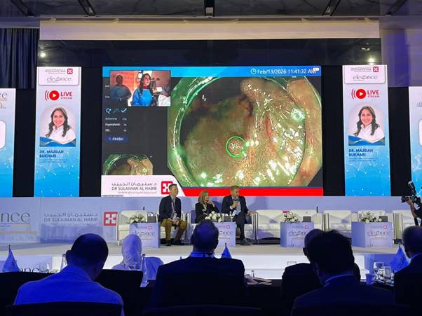 마지다 부카리 아랍에미리트(UAE) 닥터 술라이만 알하비브 병원 내시경센터장인 13일(현지시간) UAE 두바이에서 열린 중동 내시경 학회 '엘레건스 소사이어티 GI 브릿지'에서 인공지능(AI) 내시경 '웨이메드 엔도'의 조직 분류(CADx)를 실시간 시연했다.(사진=웨이센)