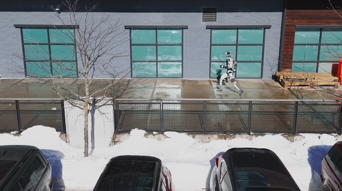 빙판 길을 달리는 아틀라스