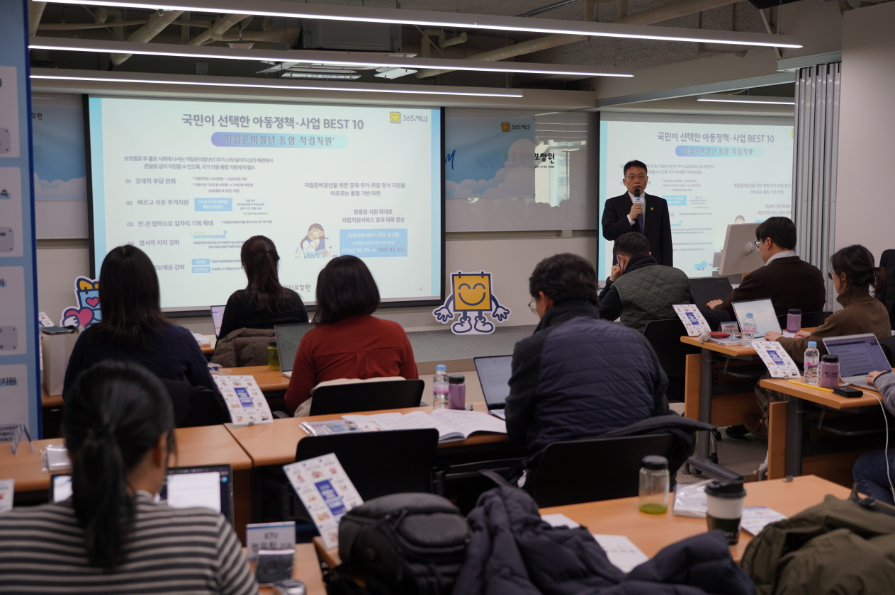 정익중 아동권리보장원 원장(사진 중앙).